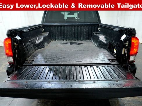 Used 2018 Toyota Tacoma TRD Off-Road w/ Technology Package AWD/4WD image 6