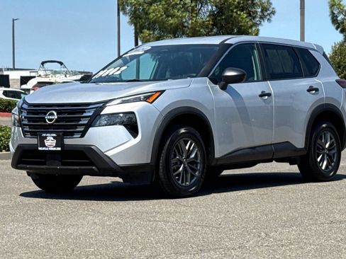 Used 2024 Nissan Rogue S FWD image 10
