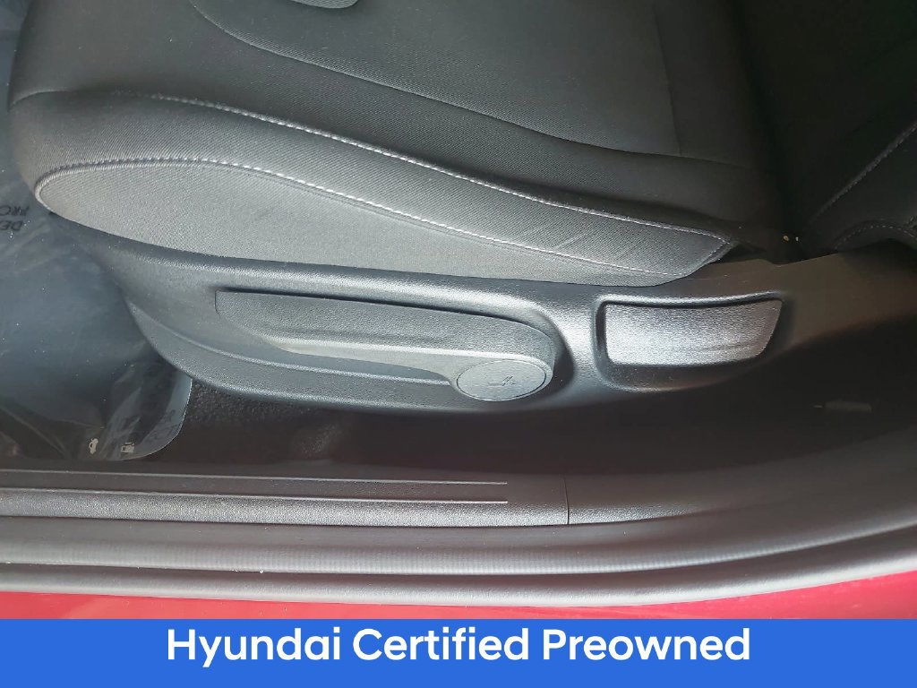 Certified 2025 Hyundai Elantra SEL FWD image 28