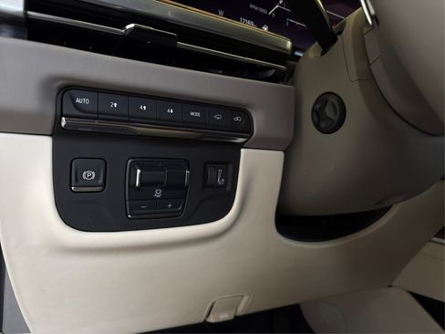 Certified 2025 Cadillac Escalade ESV Sport Platinum AWD/4WD image 22