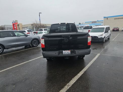 Used 2017 Nissan Titan PRO-4X w/ Pro-4x Convenience Package image 8