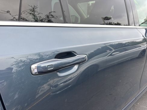 Used 2019 Volvo XC90 T5 Momentum w/ Multimedia Package image 16