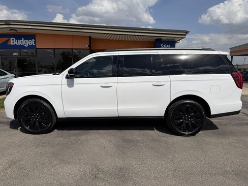 Used 2025 Ford Expedition Max Platinum w/ Stealth Appearance Package AWD/4WD image 2