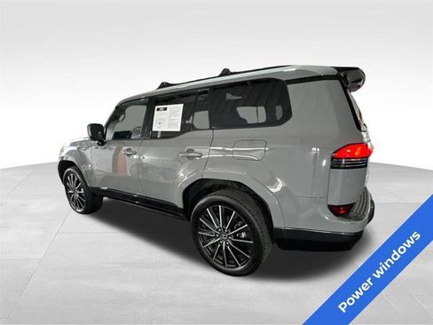 Used 2024 Lexus GX 550 w/ Cold Area Package AWD/4WD image 7