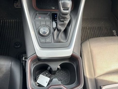 Used 2020 Toyota RAV4 Limited image 11