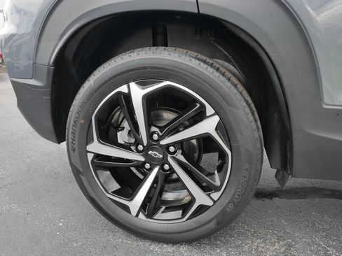 Used 2021 Chevrolet TrailBlazer RS w/ Technology Package AWD/4WD image 9