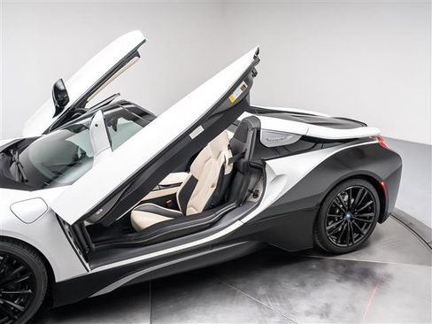 Used 2019 BMW i8 image 24