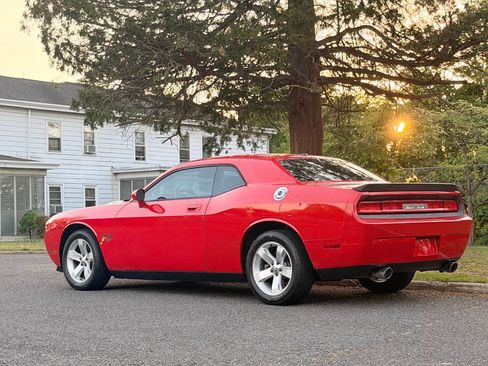 Used 2010 Dodge Challenger R/T RWD image 3