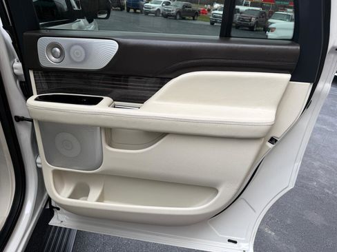 Used 2023 Lincoln Navigator L Black Label image 17