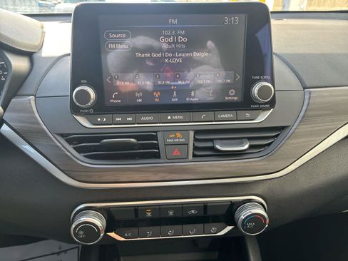 Used 2024 Nissan Altima 2.5 SV image 16