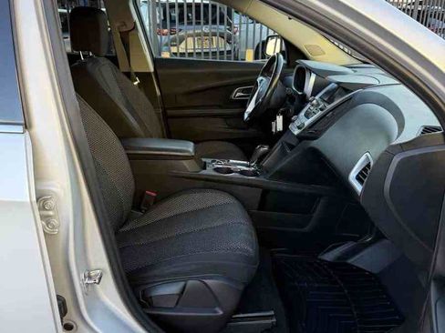 Used 2017 Chevrolet Equinox LT w/ Convenience Package image 13