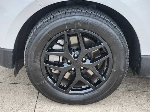 Used 2024 Ford Edge SEL image 9