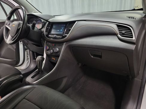 Used 2017 Chevrolet Trax LT w/ LT Convenience Package FWD image 29