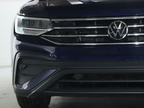 Used 2022 Volkswagen Tiguan SE w/ Panoramic Sunroof Package image 6