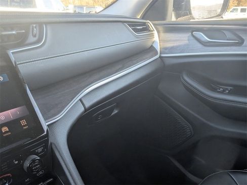 Used 2024 Jeep Grand Cherokee Limited w/ MOPAR Finishing Package image 27