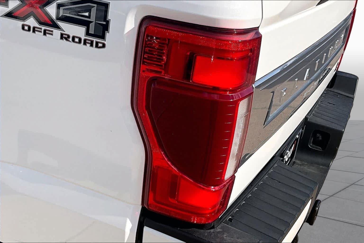Used 2022 Ford F250 Platinum w/ FX4 Off-Road Package AWD/4WD image 27