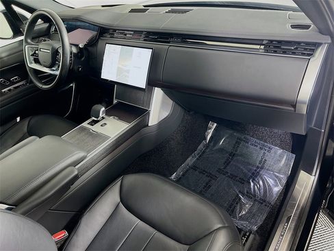 Used 2025 Land Rover Range Rover Long Wheelbase SE image 32