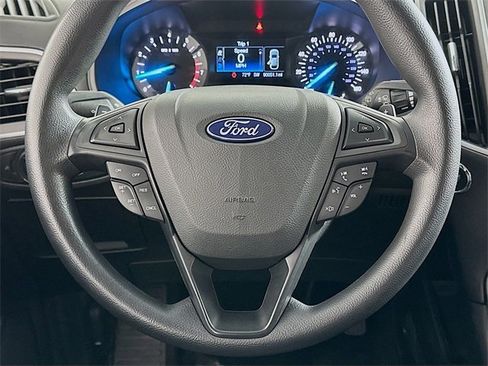Used 2018 Ford Edge SE image 14