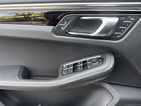 Used 2024 Porsche Macan image 11