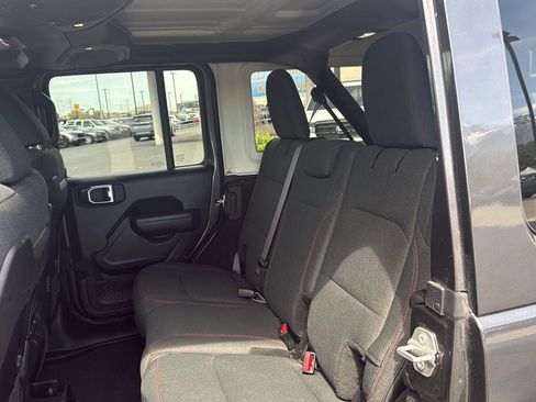 Used 2025 Jeep Wrangler Unlimited Rubicon image 23