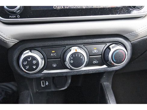 Used 2020 Nissan Versa SV FWD image 27
