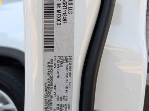 Used 2024 Jeep Compass Latitude image 28