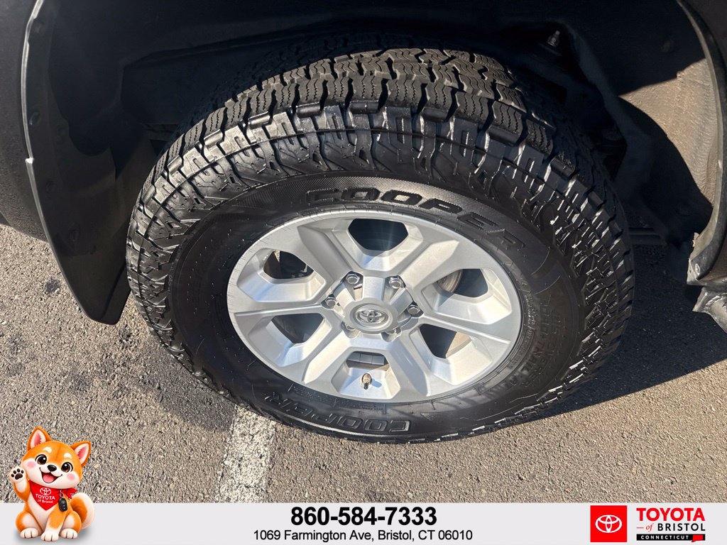 Used 2017 Toyota 4Runner SR5 AWD/4WD image 11