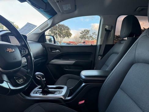 Used 2022 Chevrolet Colorado LT w/ LT Convenience Package image 16