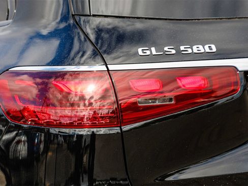 New 2026 Mercedes-Benz GLS 580 4MATIC image 8