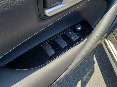 Used 2020 Toyota Corolla SE w/ Carpet Mat Package FWD image 21