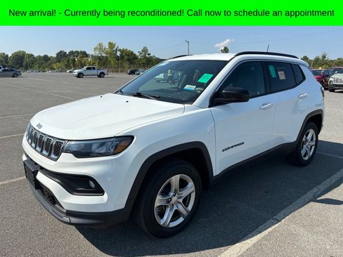 Used 2023 Jeep Compass Latitude AWD/4WD image 9