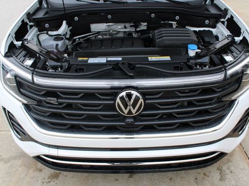 Certified 2025 Volkswagen Atlas SEL Premium R-Line image 33