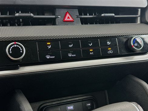 Used 2025 Kia Sportage LX FWD image 23