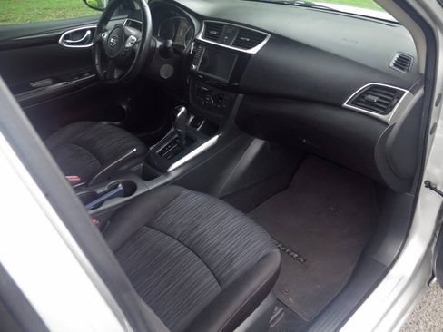 Used 2019 Nissan Sentra SV FWD image 18