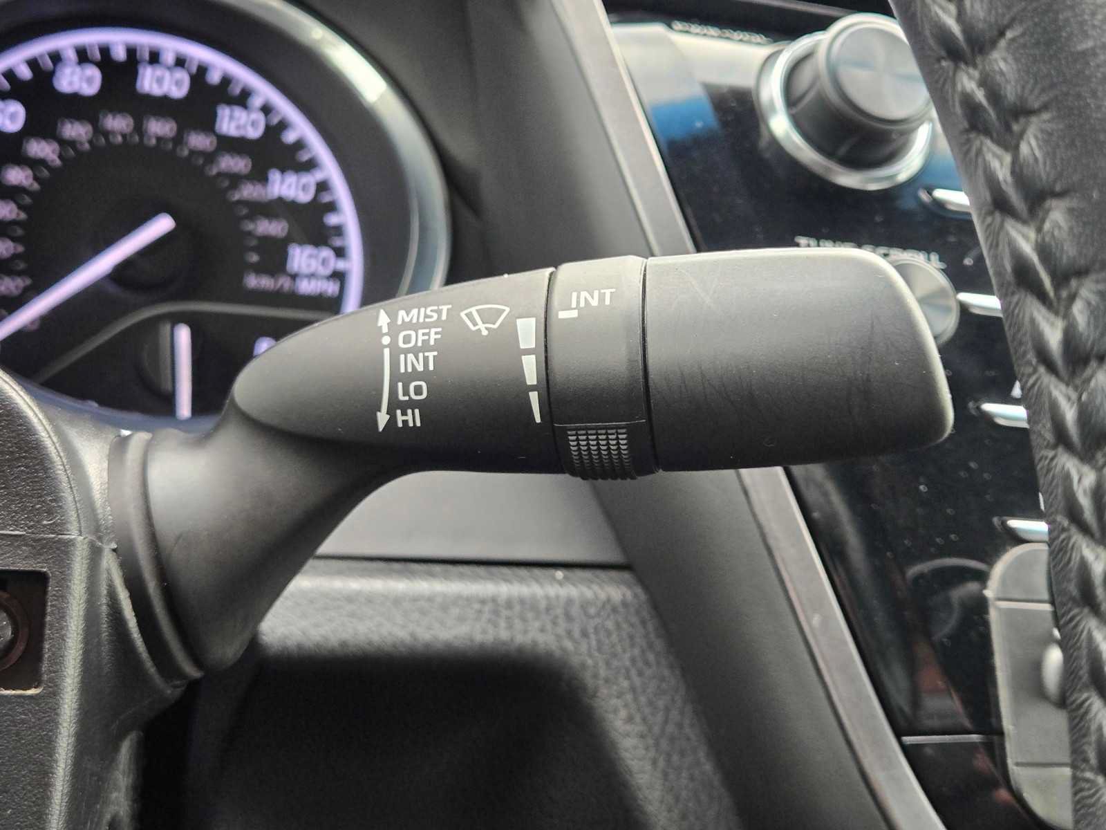 Used 2020 Toyota Camry SE FWD image 23