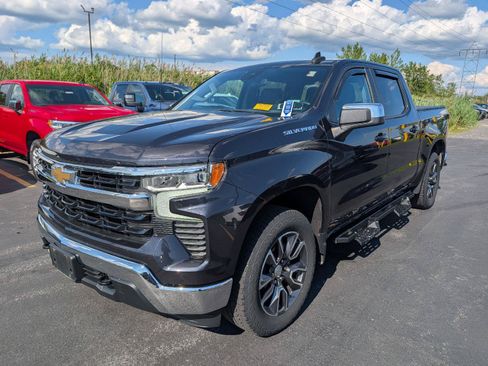 Used 2022 Chevrolet Silverado 1500 LT AWD/4WD image 4