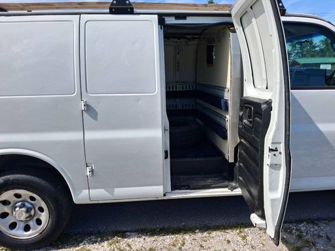 Used 2014 Chevrolet Express 1500 RWD image 17