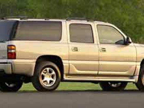 Used 2005 GMC Yukon XL Denali image 1