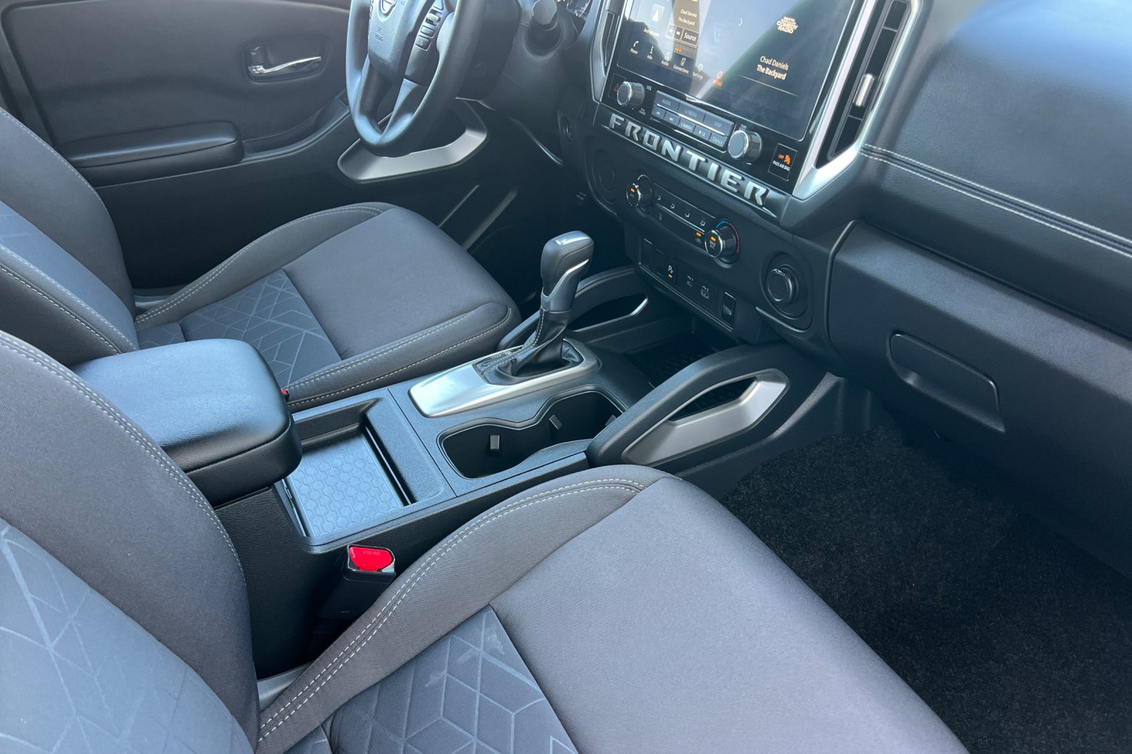 Certified 2025 Nissan Frontier SV w/ Tow Package RWD image 17