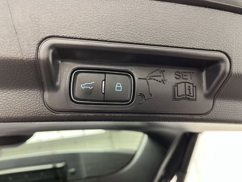 Certified 2022 Ford Explorer XLT w/ Equipment Group 202A AWD/4WD image 32