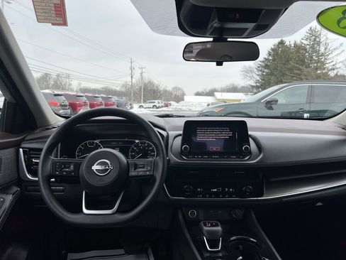 Used 2023 Nissan Rogue SV image 5
