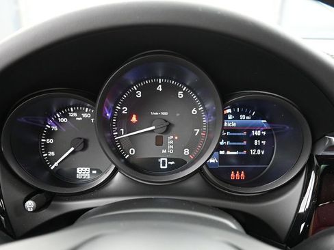 Certified 2026 Porsche Macan AWD/4WD image 18