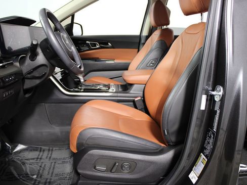 Used 2024 Kia Carnival SX FWD image 8
