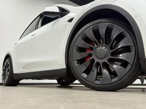 Used 2022 Tesla Model Y Performance image 3