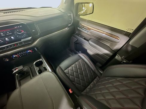 Used 2024 GMC Sierra 1500 Elevation w/ LPO, Elevation Black Package image 11