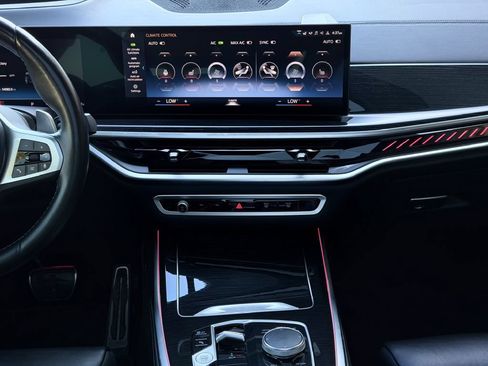 Used 2023 BMW X7 M60i AWD/4WD image 22