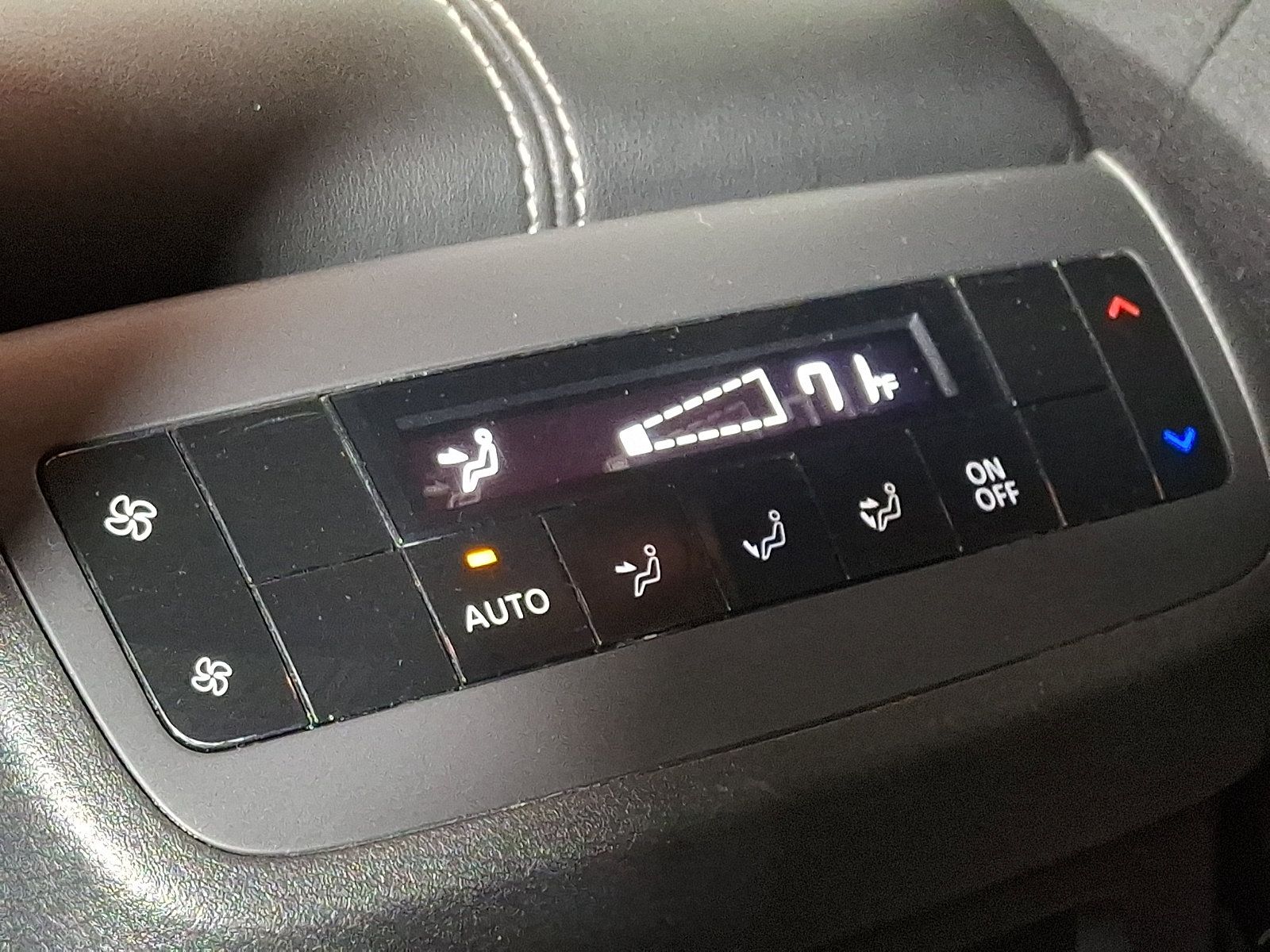 Used 2024 Nissan Pathfinder SV w/ Black Appearance Package AWD/4WD image 14