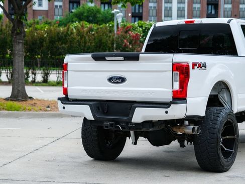 Used 2017 Ford F250 Lariat w/ FX4 Off-Road Package AWD/4WD image 25