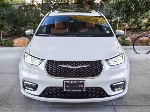 New 2026 Chrysler Pacifica Pinnacle w/ Trailer Tow Group AWD/4WD image 2
