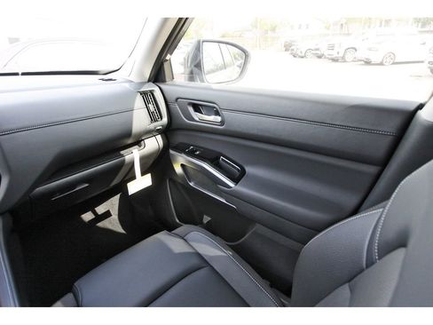 New 2026 Nissan Pathfinder SL w/ SL Premium Package image 8